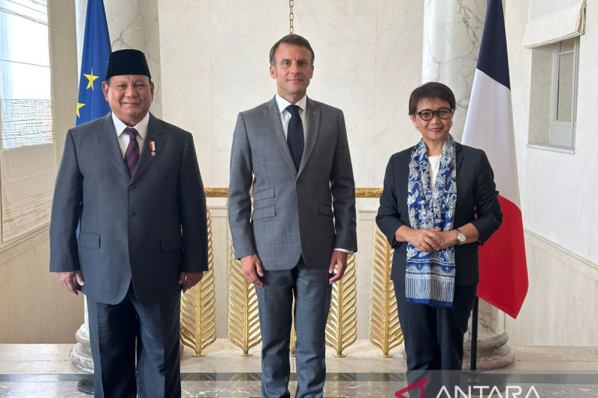 Menhan Prabowo dan Menlu Retno bertemu Presiden Perancis di Istana Elysee