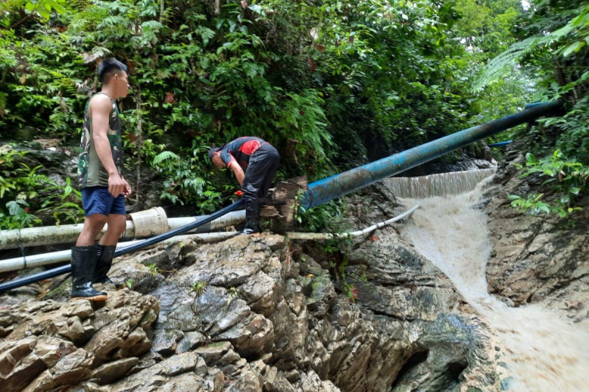 Satgas Pamtas RI-PNG normalisasi sumber air bersih di Skouw Jayapura
