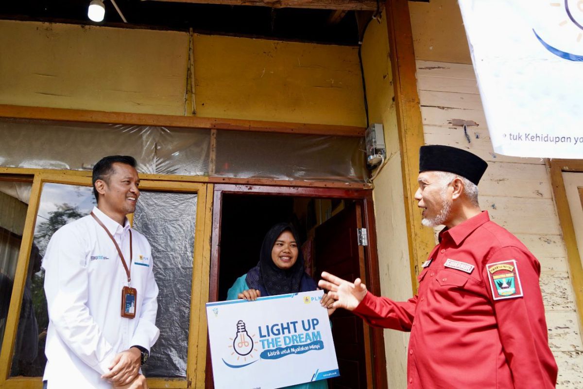 Program sambung listrik gratis "Light Up The Dream" PLN sentuh 11.819 penerima manfaat di Indonesia