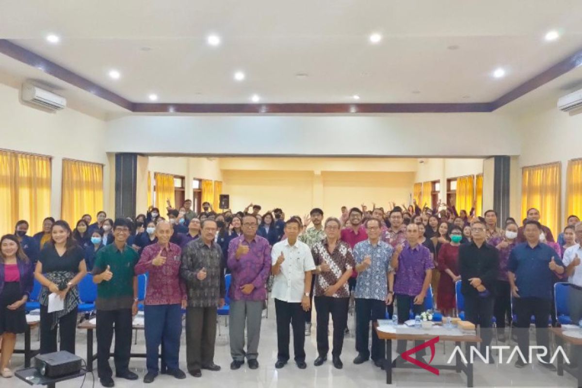 Mangku Pastika ajak generasi muda Bali tidak apatis dalam Pemilu 2024