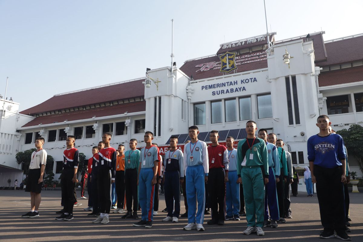 Sebanyak 100 anggota Paskibraka Surabaya mulai jalani pra pelatihan
