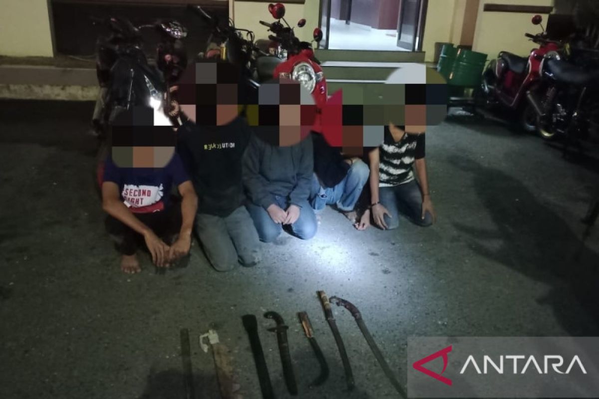 Polisi amankan lima remaja bersenjata tajam di Lhokseumawe