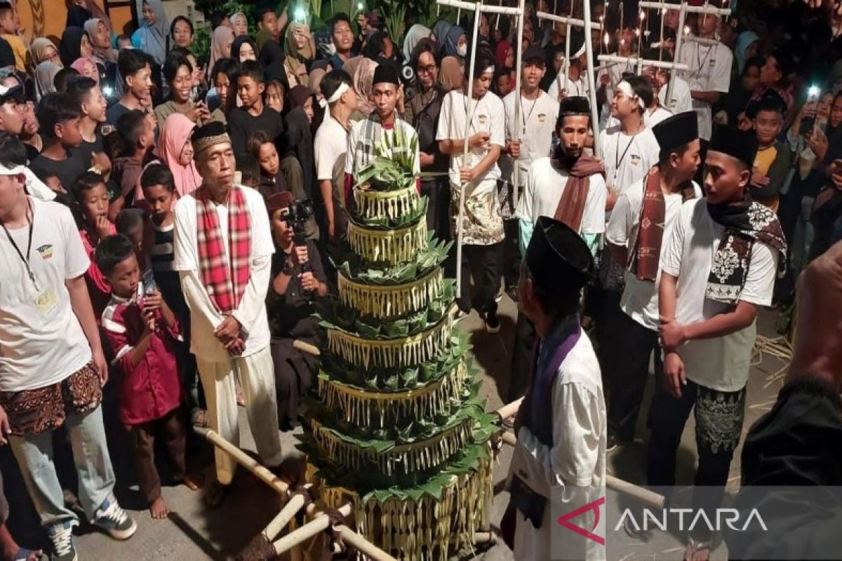 Festival Bubur Suro 2023 dibanjiri wisatawan