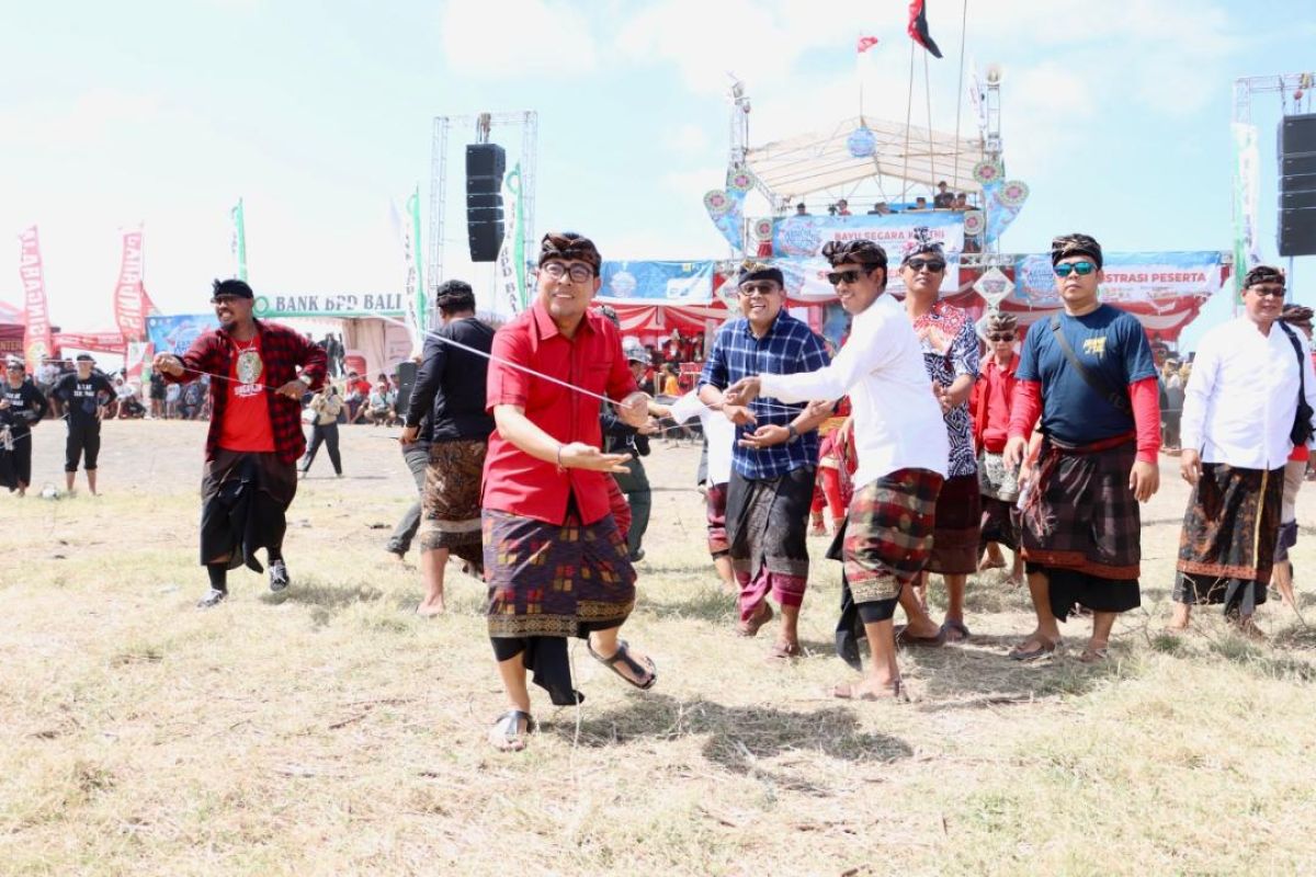 1.042 peserta ikuti Festival Layangan Bali di Pantai Padang Galak