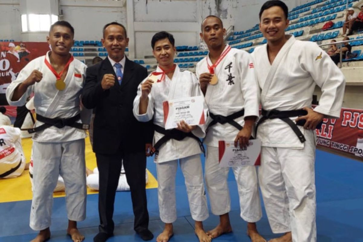 Dua personel Sat Brimob Polda Sulsel raih medali pada Kejurwil Judo di Bali