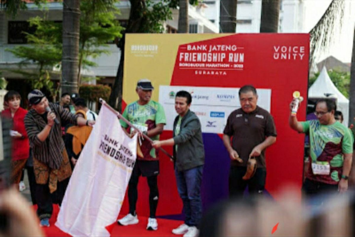Wagub Jatim lepas 1.000 peserta Bank Jateng Friendship Run di Surabaya