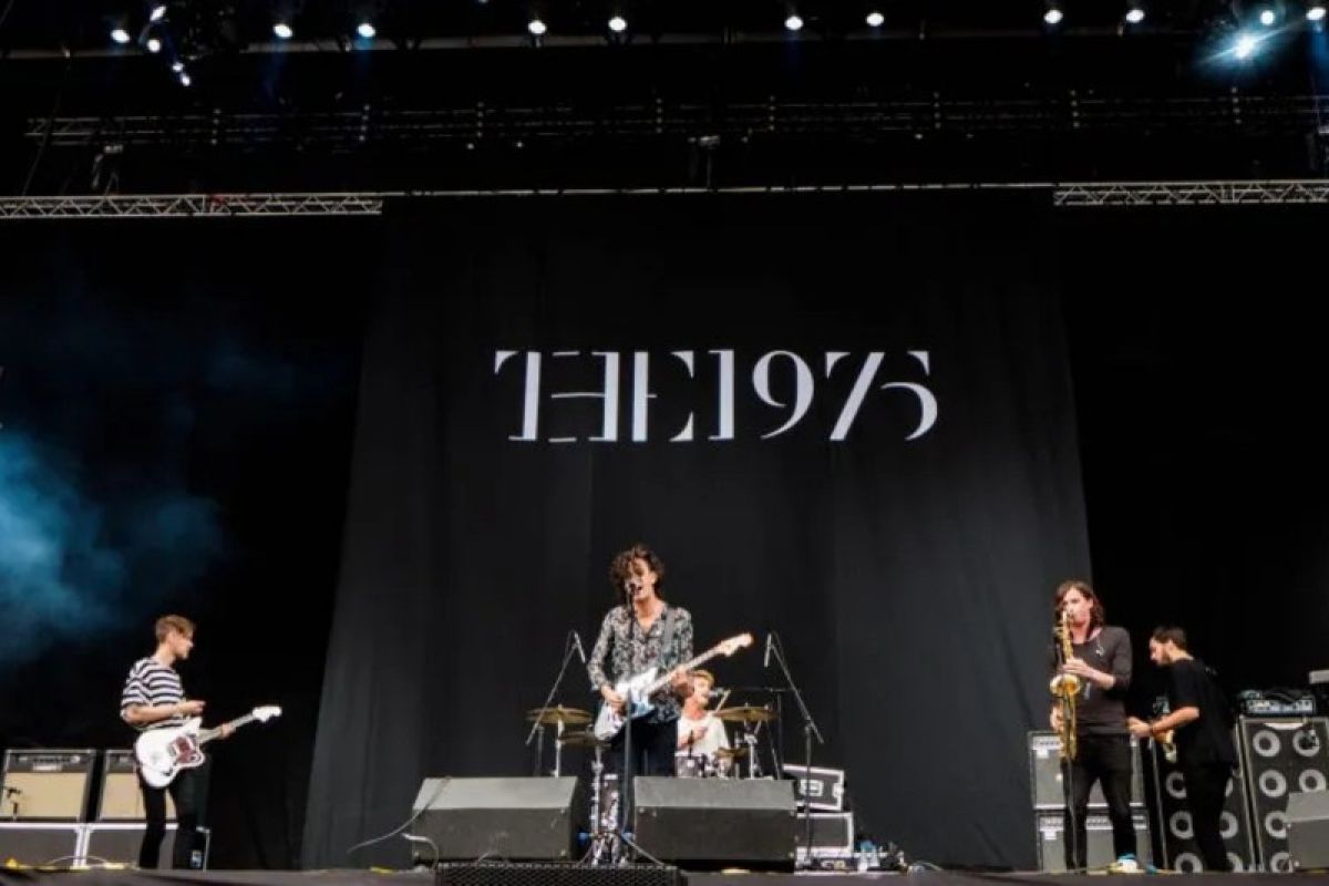 Malaysia hentikan konser "The 1975" gara-gara ulah memalukan sesama jenis