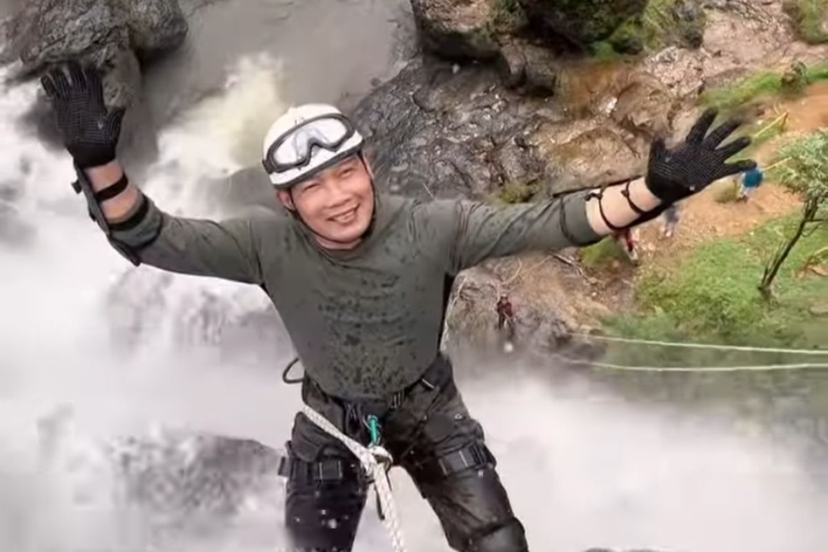 Ridwan Kamil jajal  wisata ekstrem tebing Curug Cikondang di Cianjur