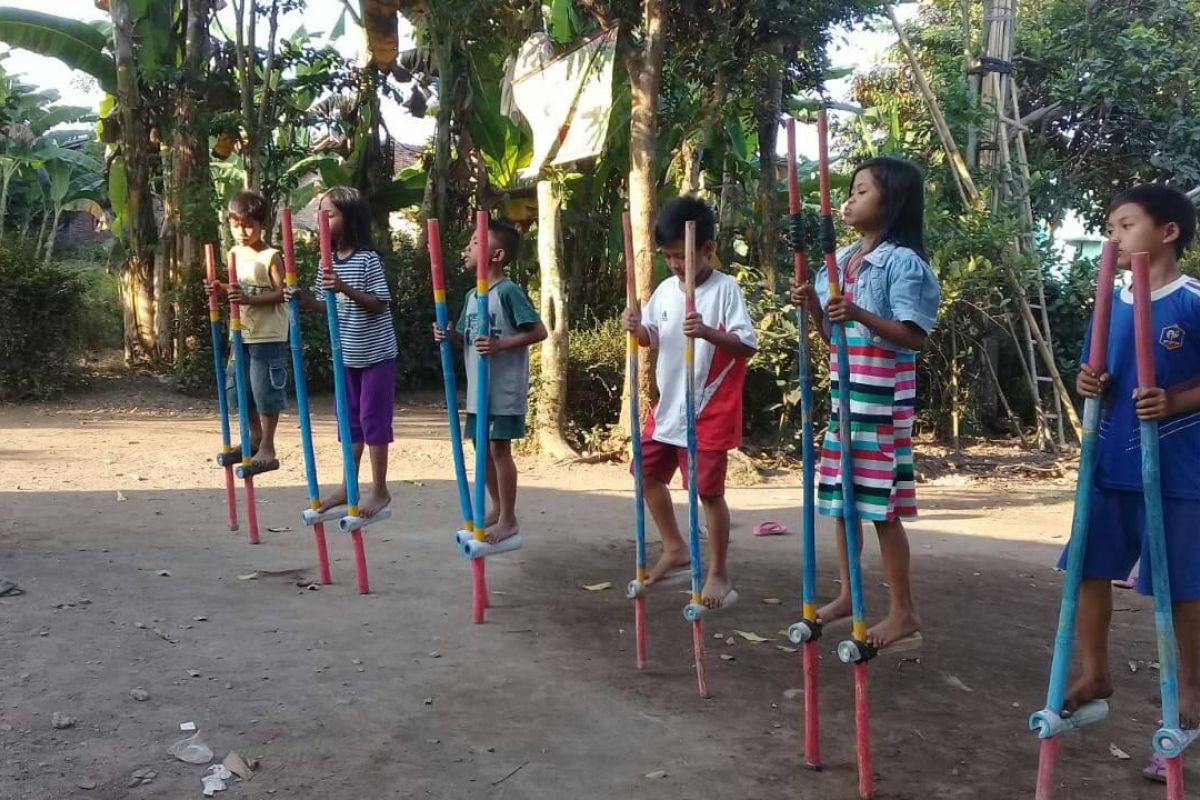 Membumikan kembali permainan tradisional anak-anak Jember