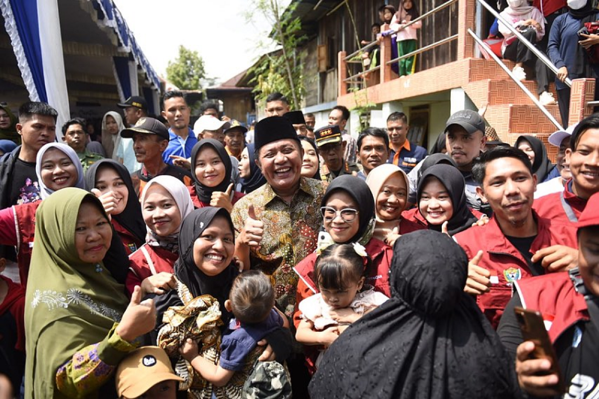 Anak dari korban serangan harimau dapat beasiswa