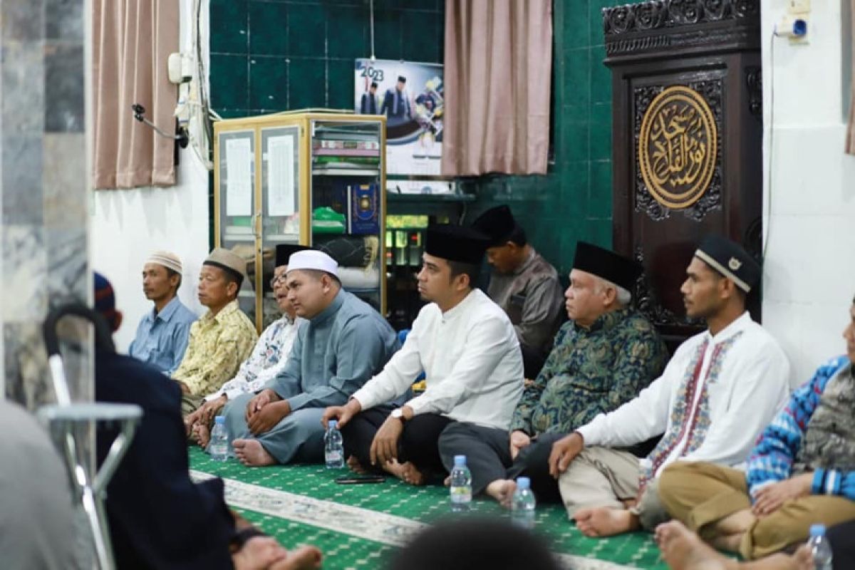 Wawako Solok hadiri peringatan isra' mi'raj di masjid Nurul Falah