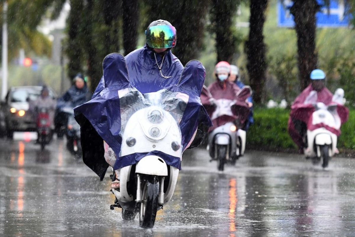 China kembali perbarui peringatan biru untuk hujan badai