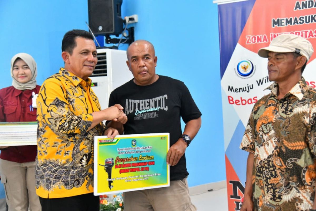 Pemprov Kepri berikan bantuan alat tangkap ikan untuk nelayan Batam