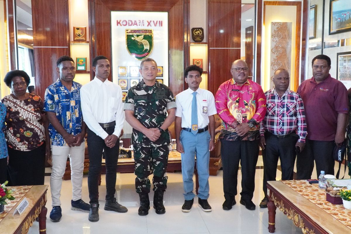 Tiga siswa SMA Papua dapat beasiswa Universitas Prasetiya Mulya