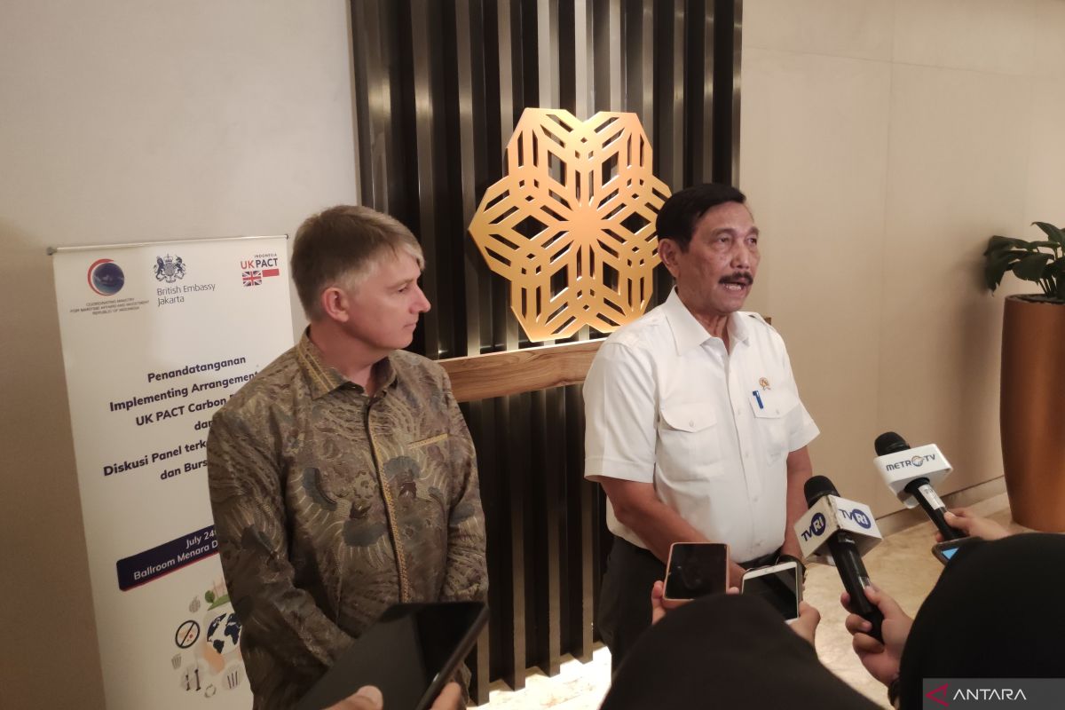 Untuk tekan emisi, Menko Luhut sebut Indonesia punya 400 giga ton "reservoir" migas