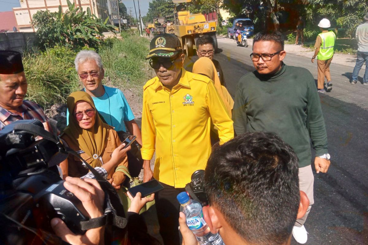 Ketua Komisi IV DPRD Riau tinjau progres pengaspalan Jalan Pemuda Pekanbaru