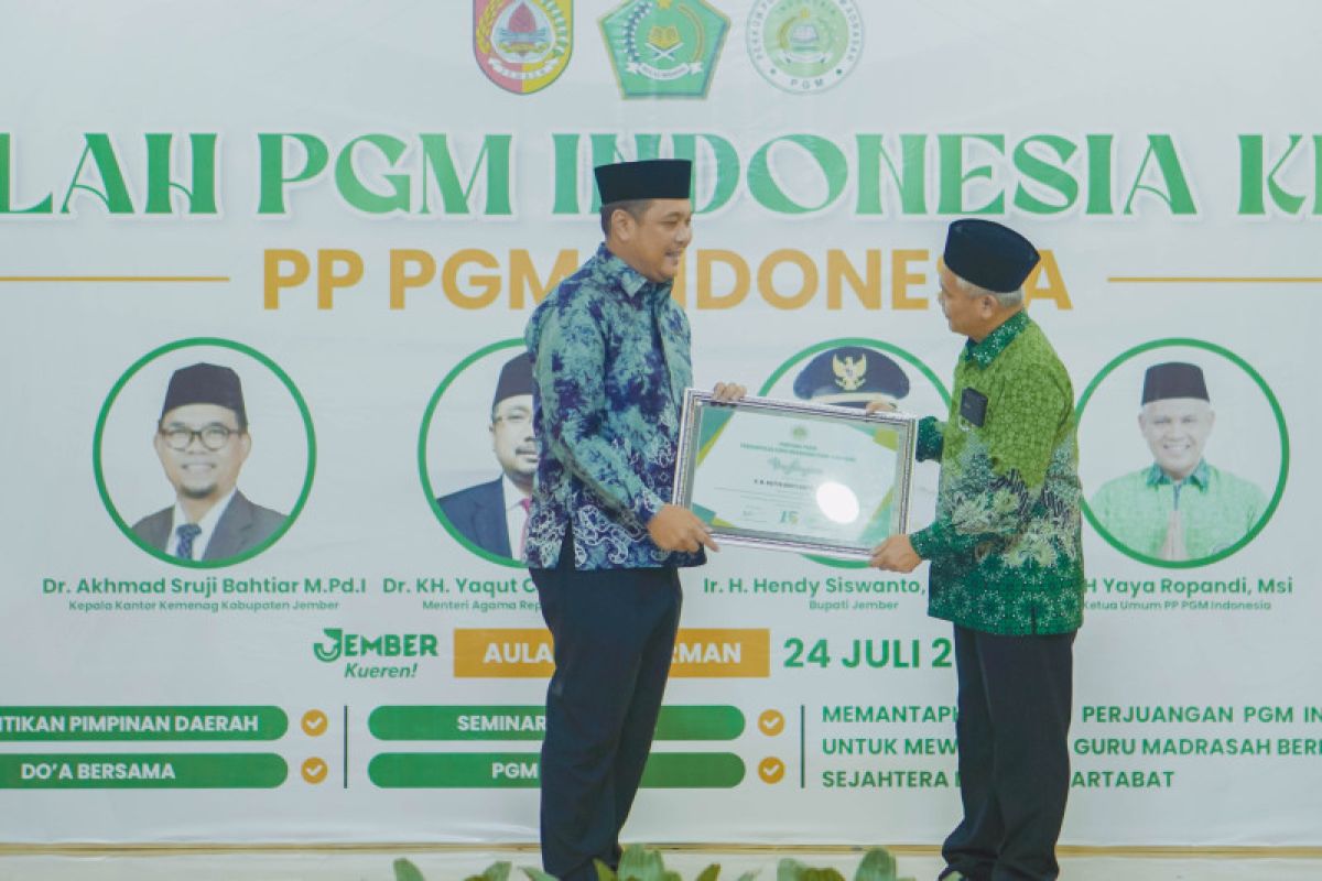 Wali Kota Aditya raih penghargaan dari Persatuan Guru Madrasah Indonesia