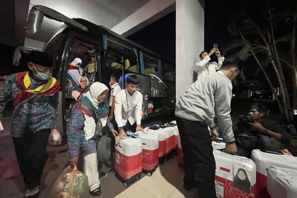 8.137 haji Debarkasi Batam telah kembali ke Tanah Air