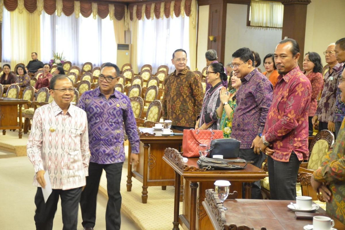 Gubernur Bali tegaskan tidak ada istilah siswa titipan Dewan dalam PPDB
