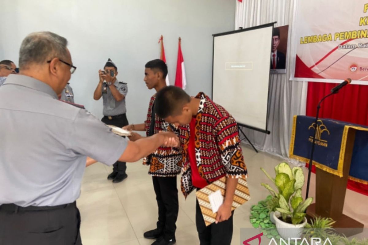 18 anak didik pemasyarakatan Maluku terima remisi khusus HAN 2023