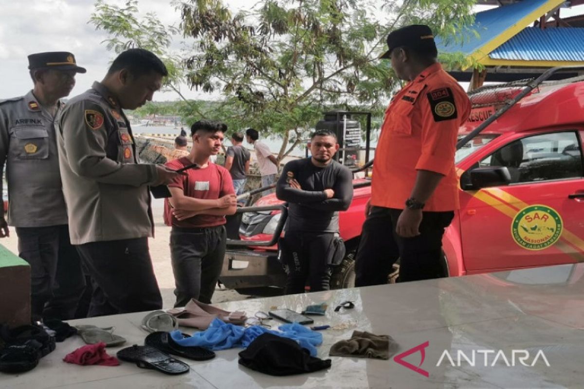 Basarnas Kendari mencari 19 korban kapal tenggelam di Mawasangka Tengah