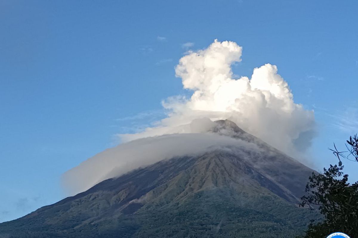 Guguran lava Gunung Karangetang masih terjadi