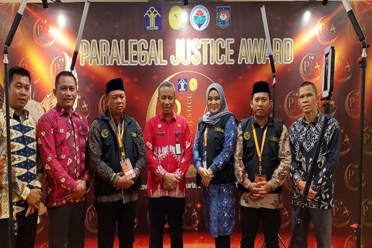 Tiga Lurah/Kepala Desa di Provinsi Jambi Raih Penghargaan di Malam Anugerah Paralegal Justice Award 2023