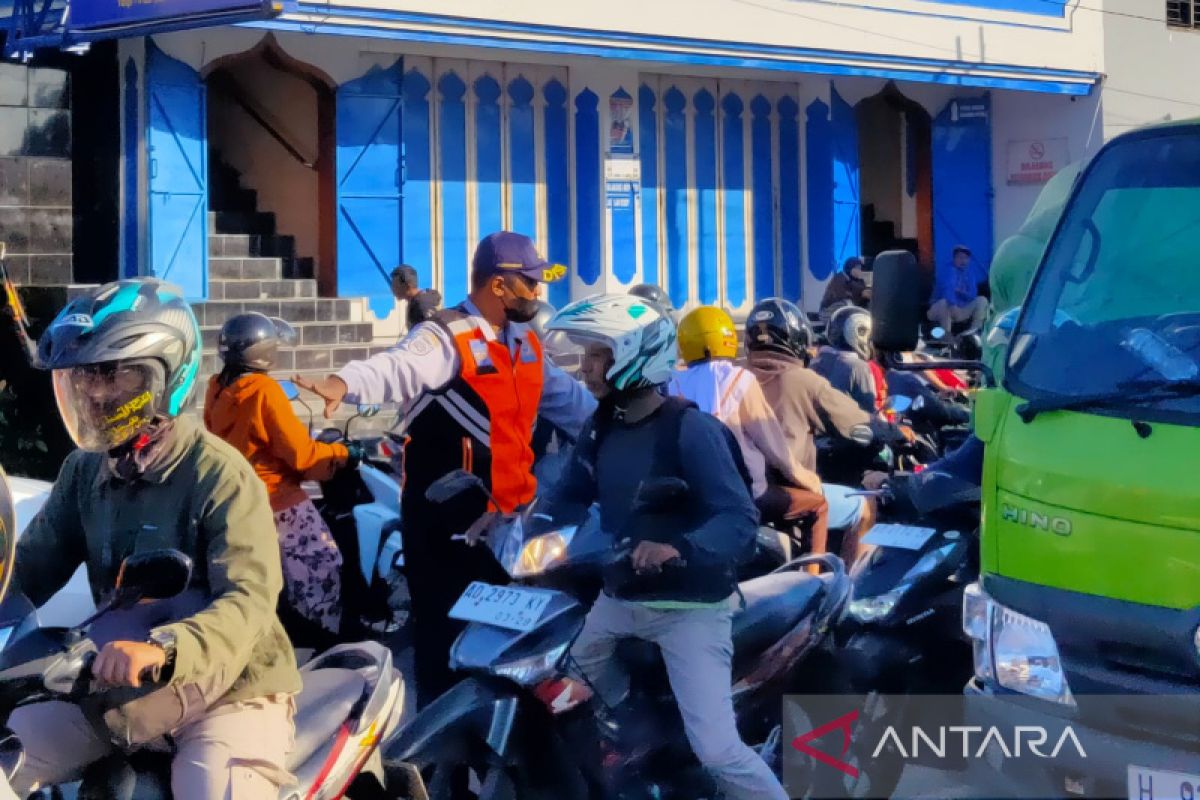 Pemkot Surakarta mulai berlakukan jam masuk baru pada sejumlah sekolah antisipasi kemacetan panjang