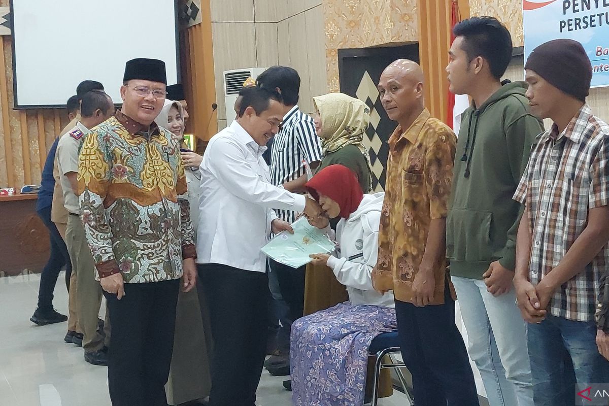 Kementerian ATR bagikan sertifikat PTSL gratis bagi warga Bengkulu
