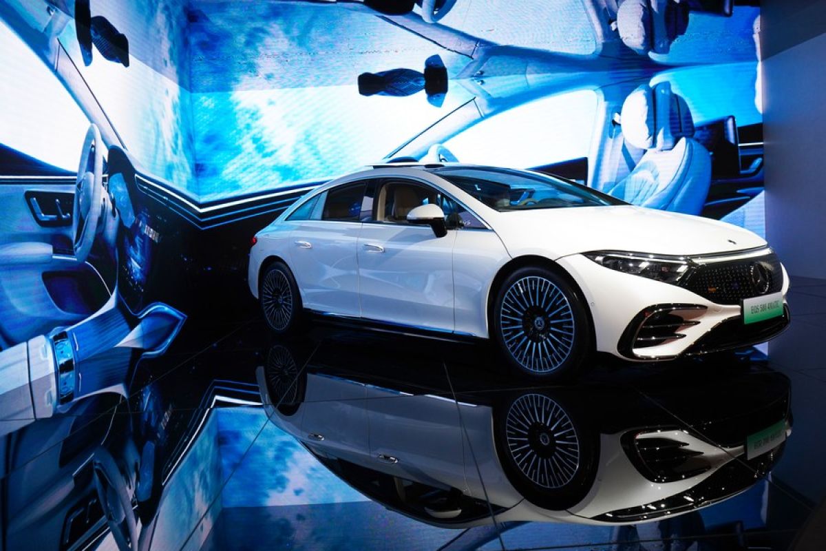 Laporan sebut Mercedes-Benz akan luncurkan kampanye EV di China