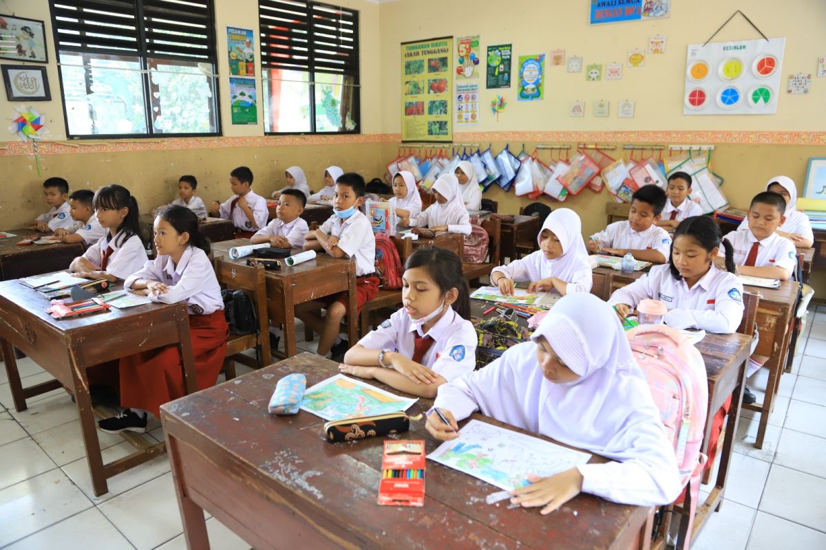 Disdik Kota Tangerang dorong Program English Day diterapkan guru