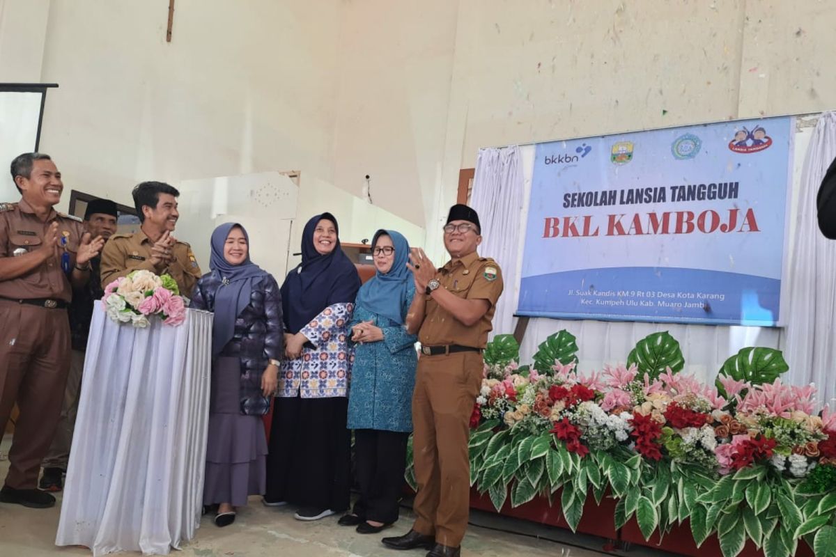 Hesti Haris launching Sekolah Lansia pertama di Jambi