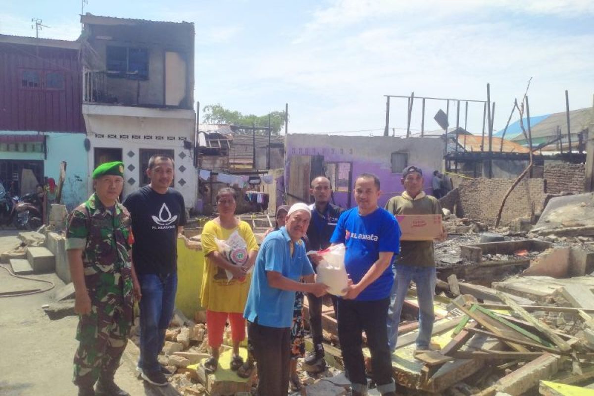 Karyawan XL Axiata salurkan donasi untuk korban kebakaran di Belawan