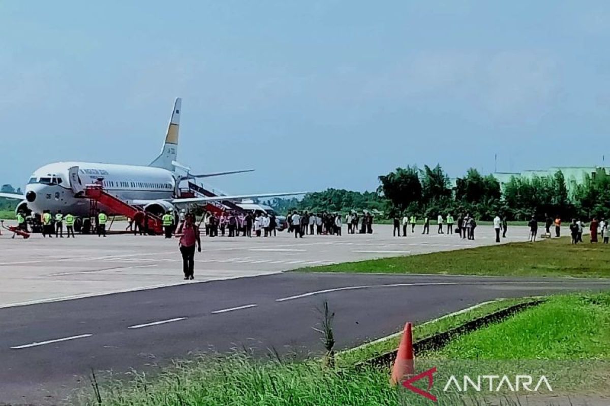 Ibu Negara dan rombongan tiba di Banyuwangi disambut tari gandrung