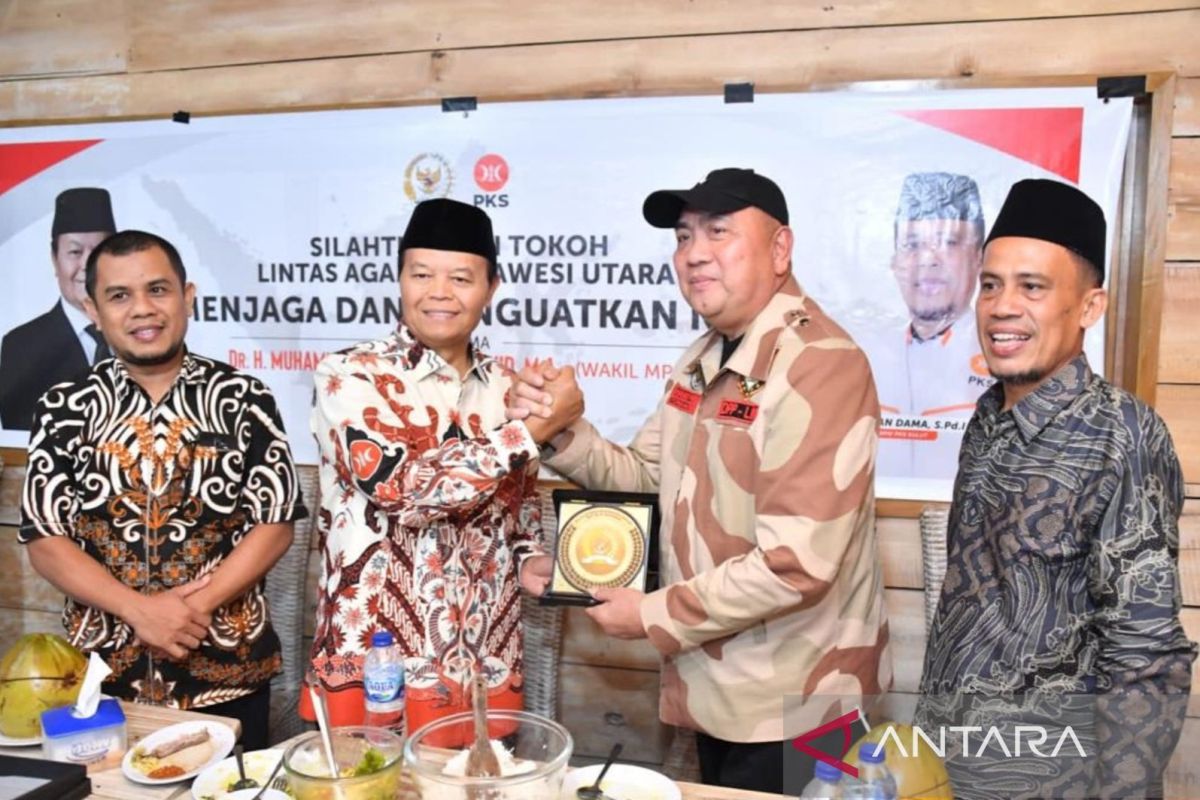 Hidayat Nur Wahid silaturahmi dengan tokoh lintas agama di Manado