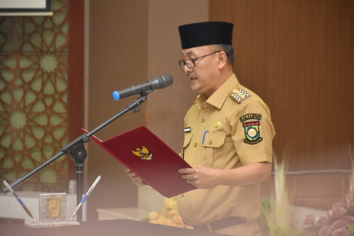 Pesan khusus Pj Bupati Kampar saat melantik 85 guru