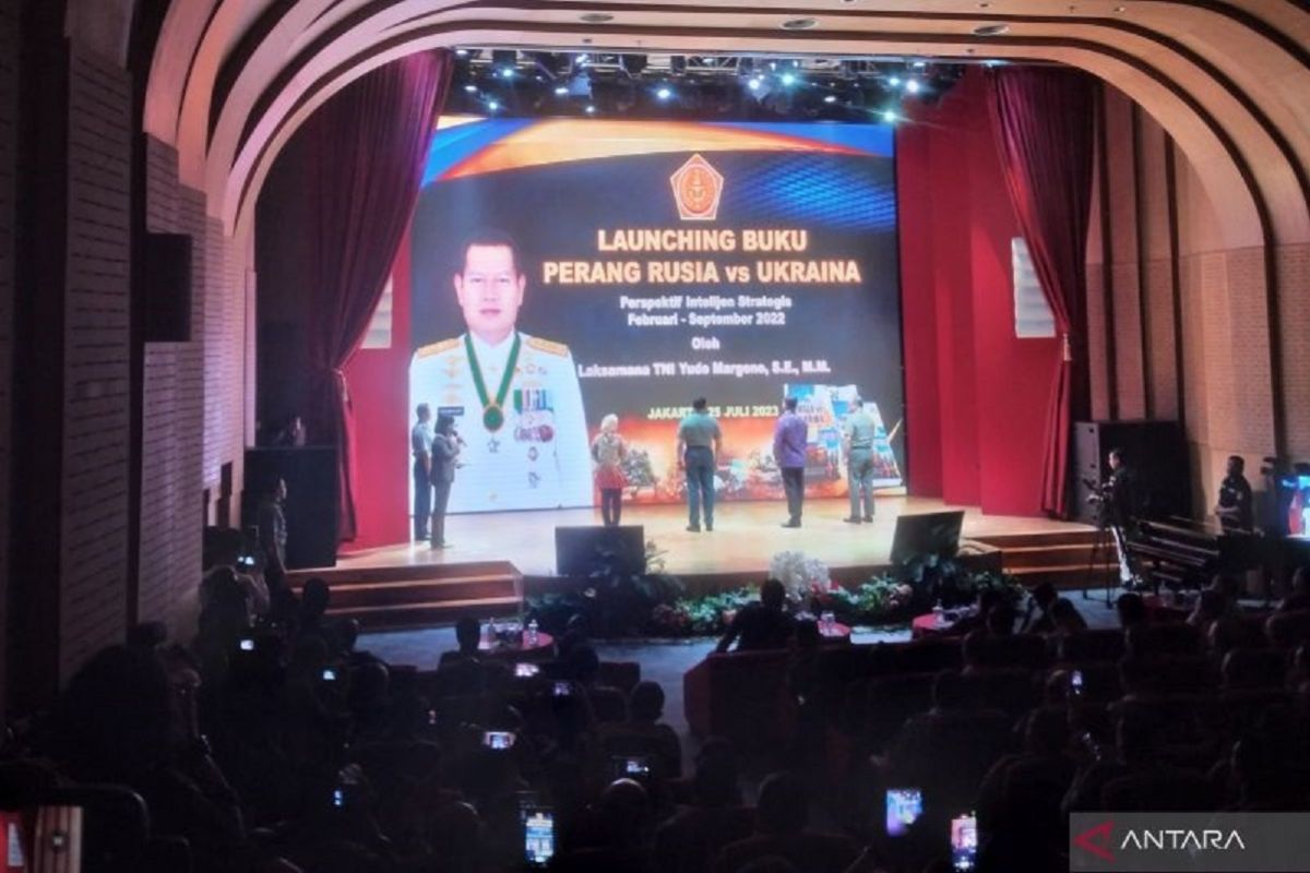 Panglima TNI Laksmana Yudo Margono luncurkan buku "Perang Rusia vs Ukraina"