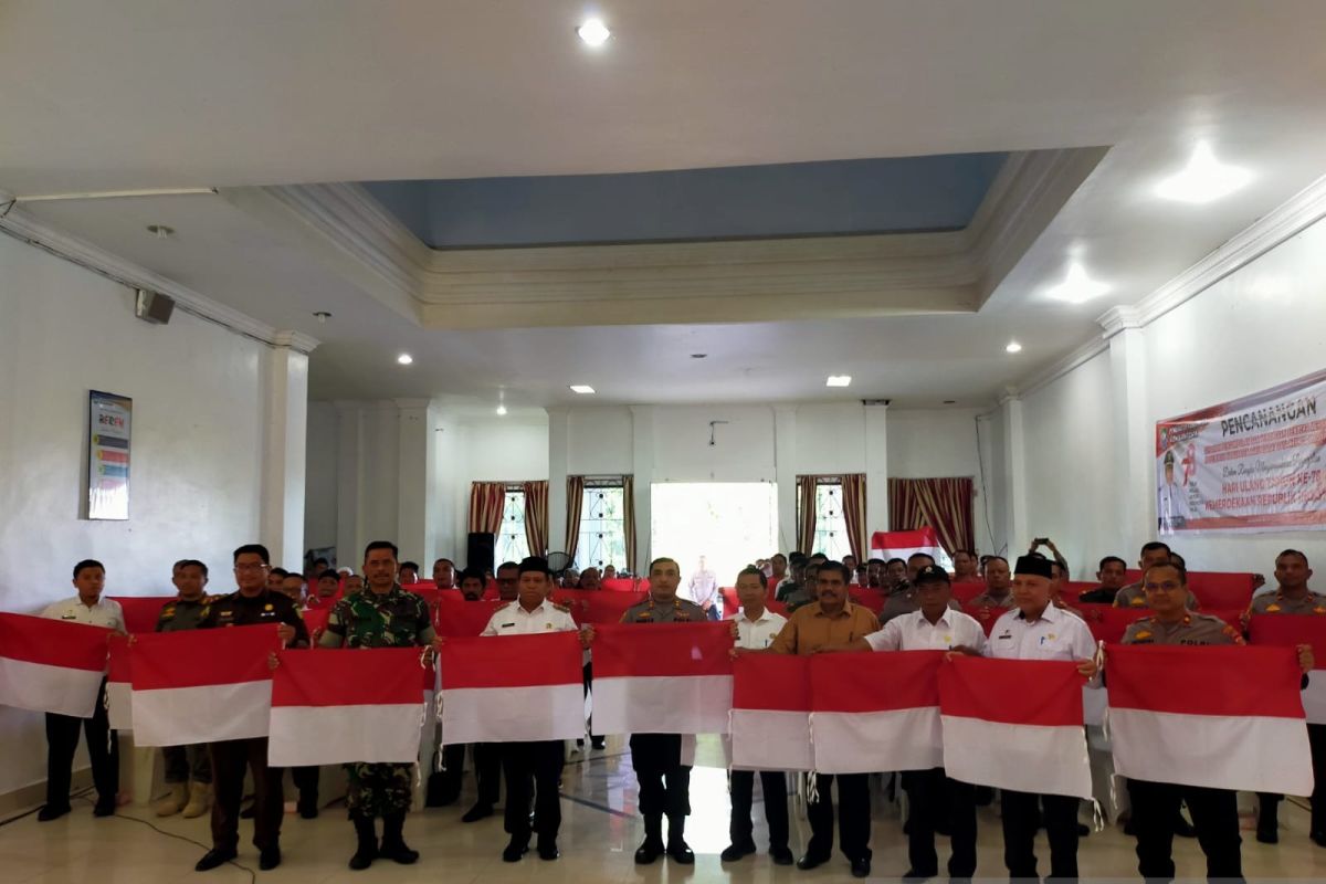 Sambut HUT RI, Pemkab Abdya bagikan 22.100 bendera merah putih