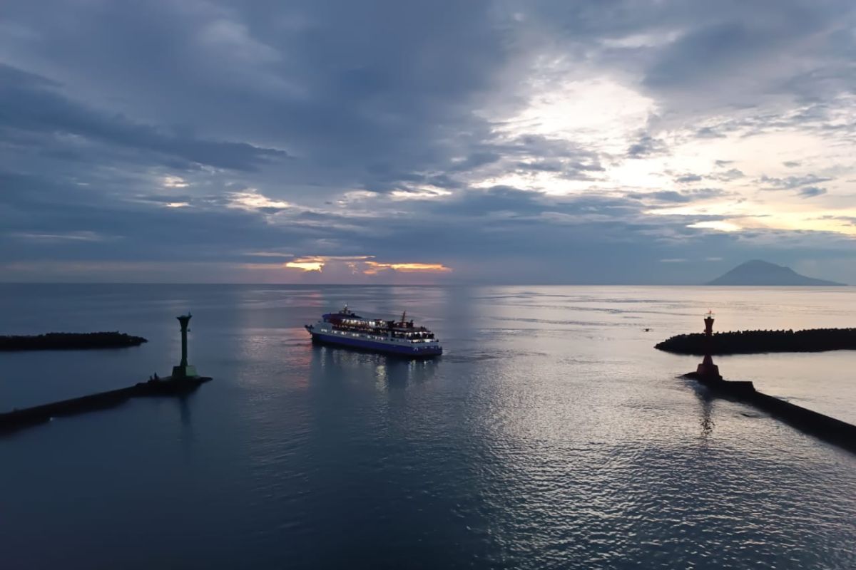 Waspadai gelombang 2,5 meter di perairan kepulauan