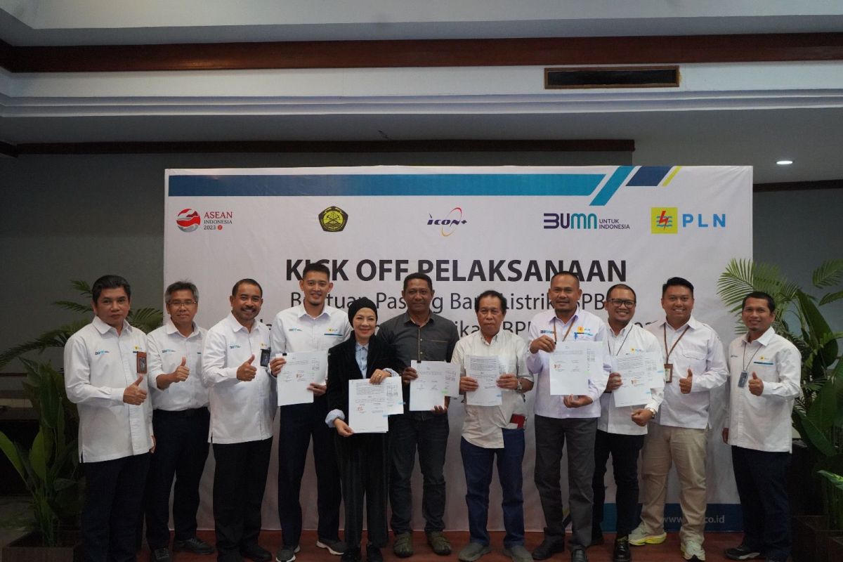 PLN  pasang listrik gratis 3.500 warga kurang mampu di Maluku-Malut