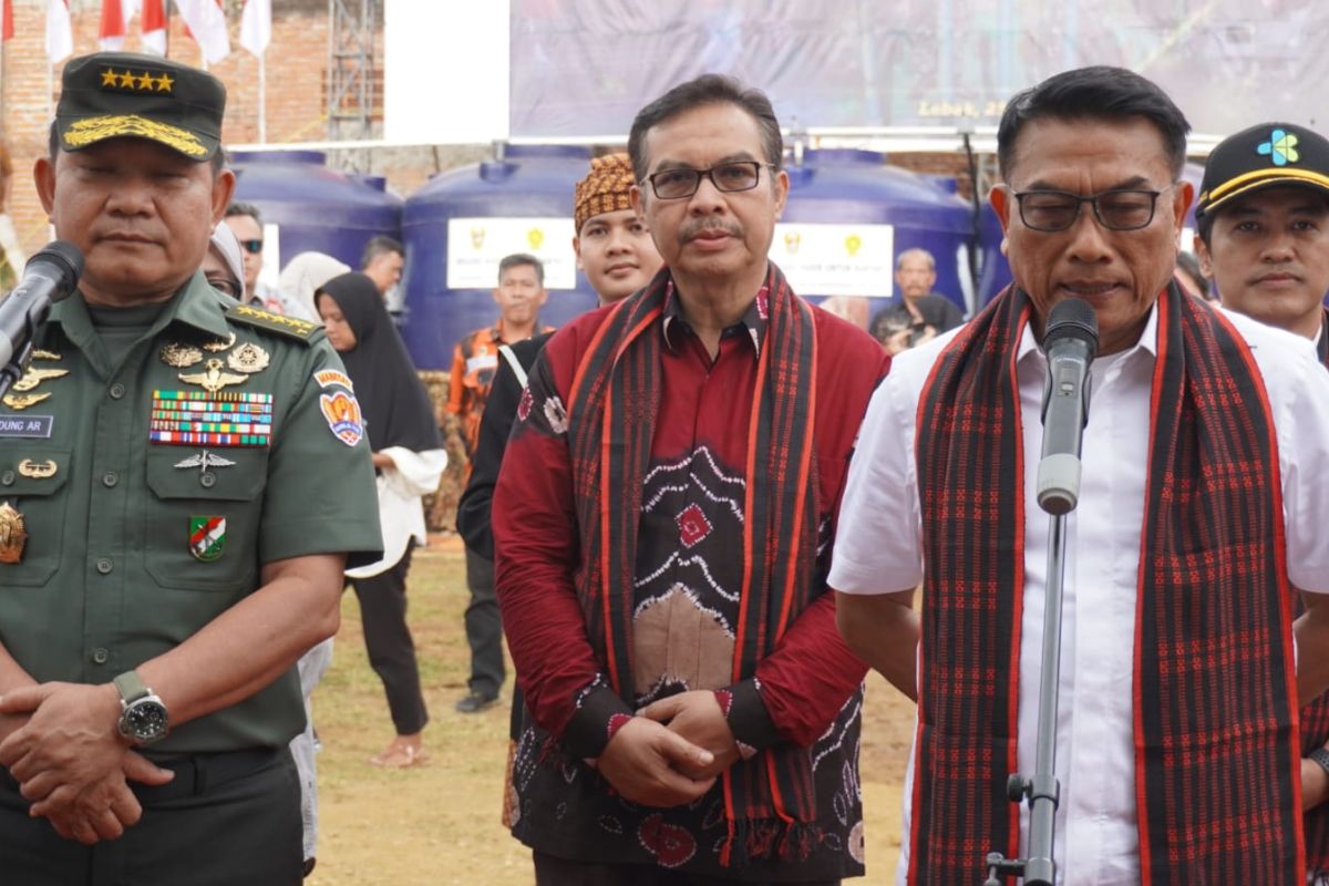 Manunggal TNI AD: Mengalirkan air bersih, meretas tengkes di Lebak