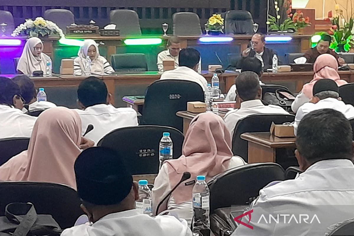 DPRD Situbondo panggil para kepala SD-SMP terkait aduan jual beli buku