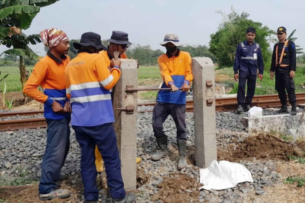 Cegah kecelakaan kereta api, PT KAI tutup 36 perlintasan liar di Daop Semarang