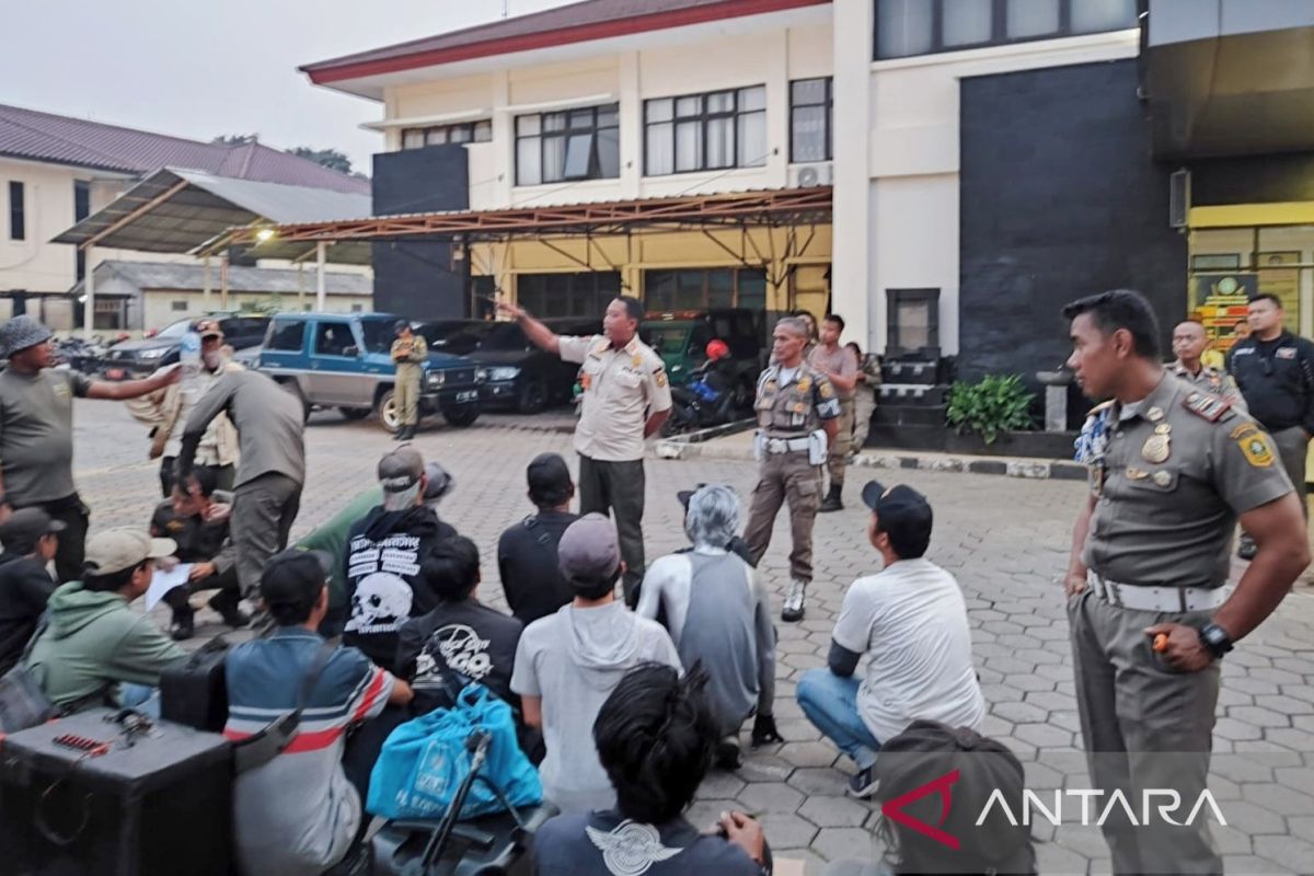 Satpol PP Bogor amankan 31 pengamen hingga badut di kawasan Cibinong