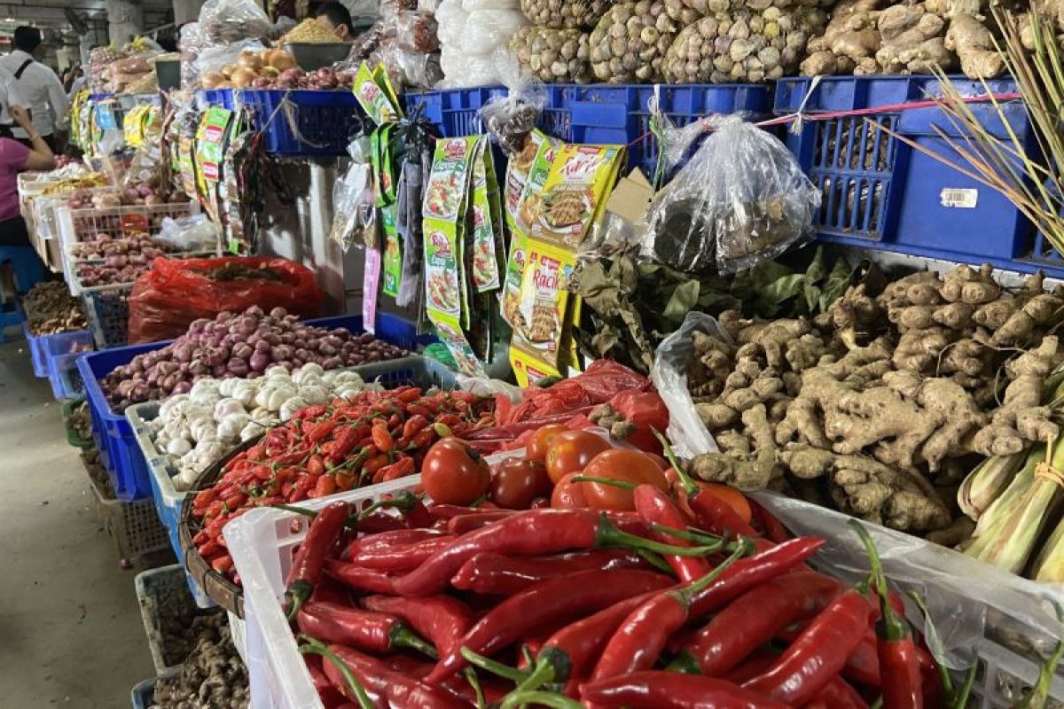 Harga komoditas pokok di Pasar Badung naik jelang Hari Raya Galungan