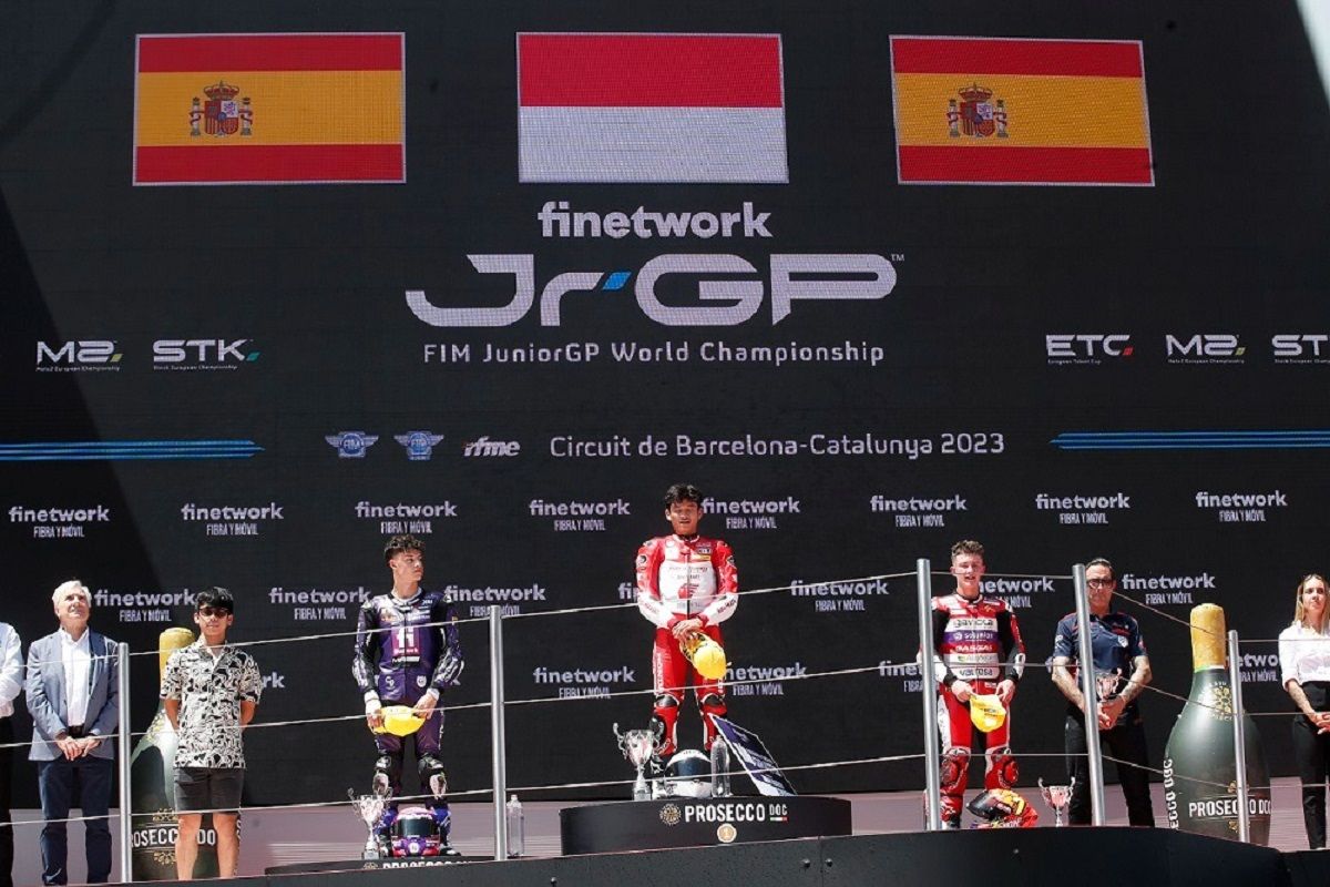 Fadillah Arbi kibarkan merah putih dari podium tertinggi FIM JuniorGP Barcelona
