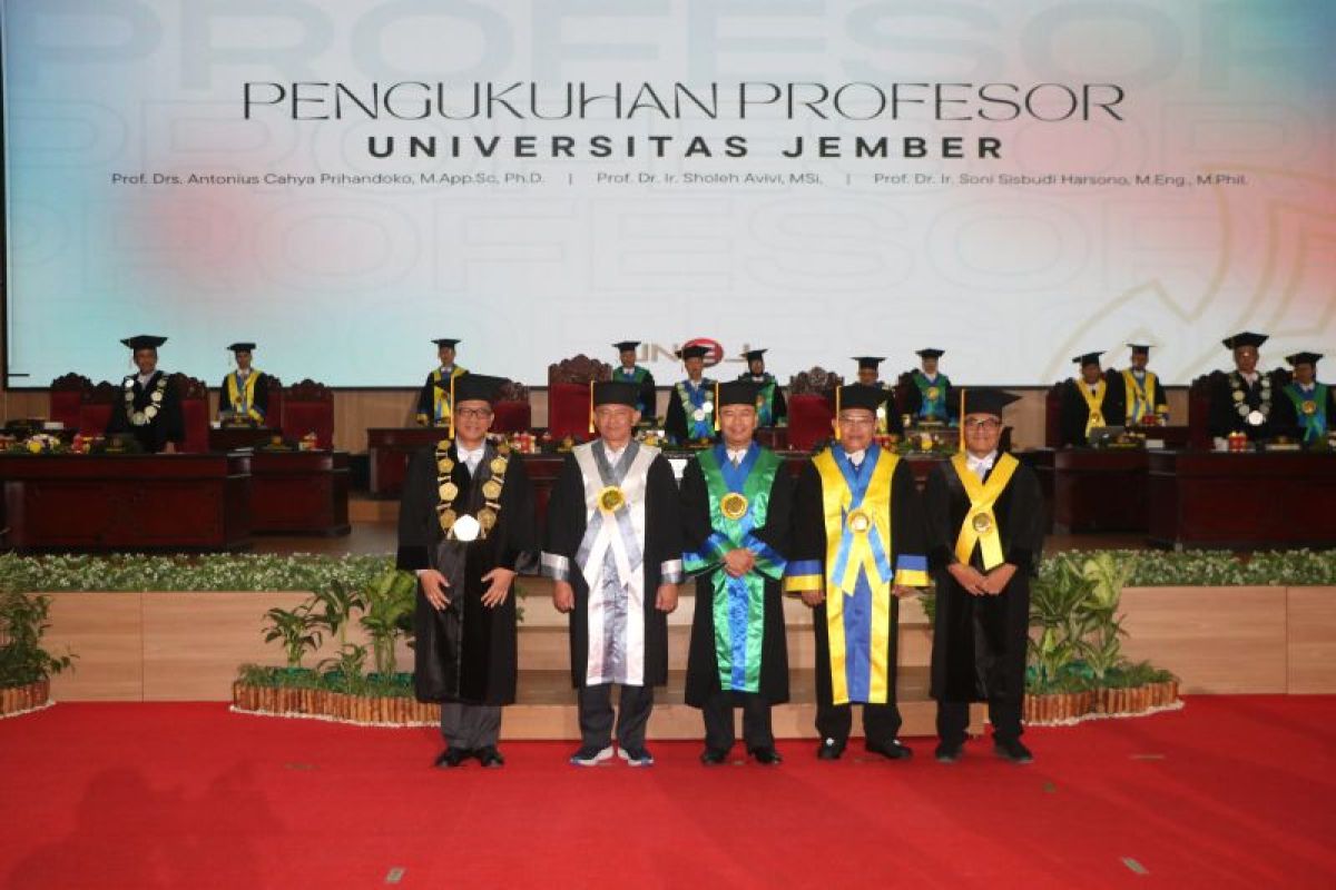 Cerita tiga guru besar Universitas Jember mengabdi kepada bangsa