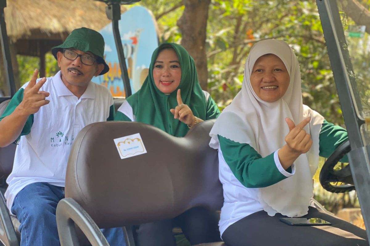 Pimpinan DPRD bangga Kebun Raya Mangrove Surabaya pertama di Indonesia