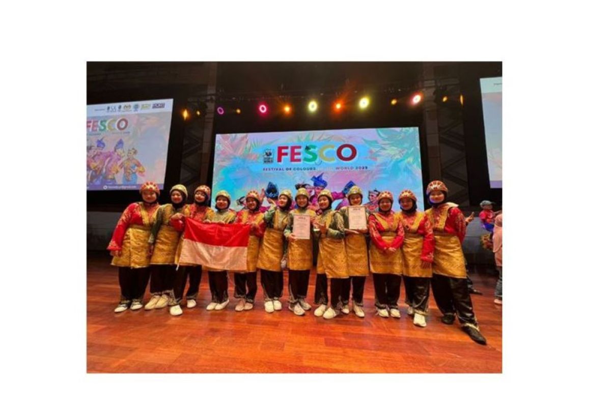 Tim tari Madrasah Mu'allimaat Muhammadiyah Yogyakarta raih Special Jury Award pada FESCO