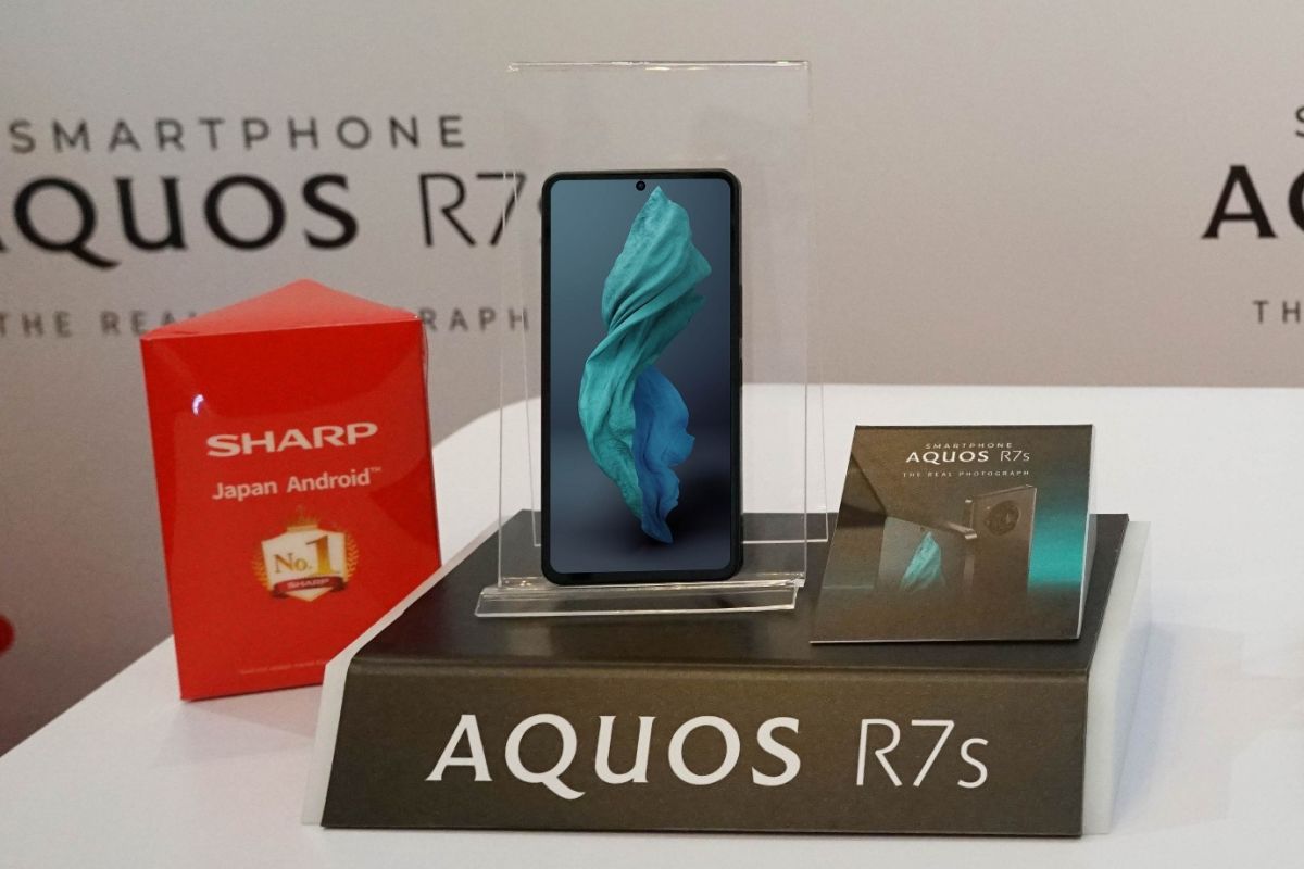 Ponsel flagship Sharp AQUOS R7s dibanderol Rp15,9 juta